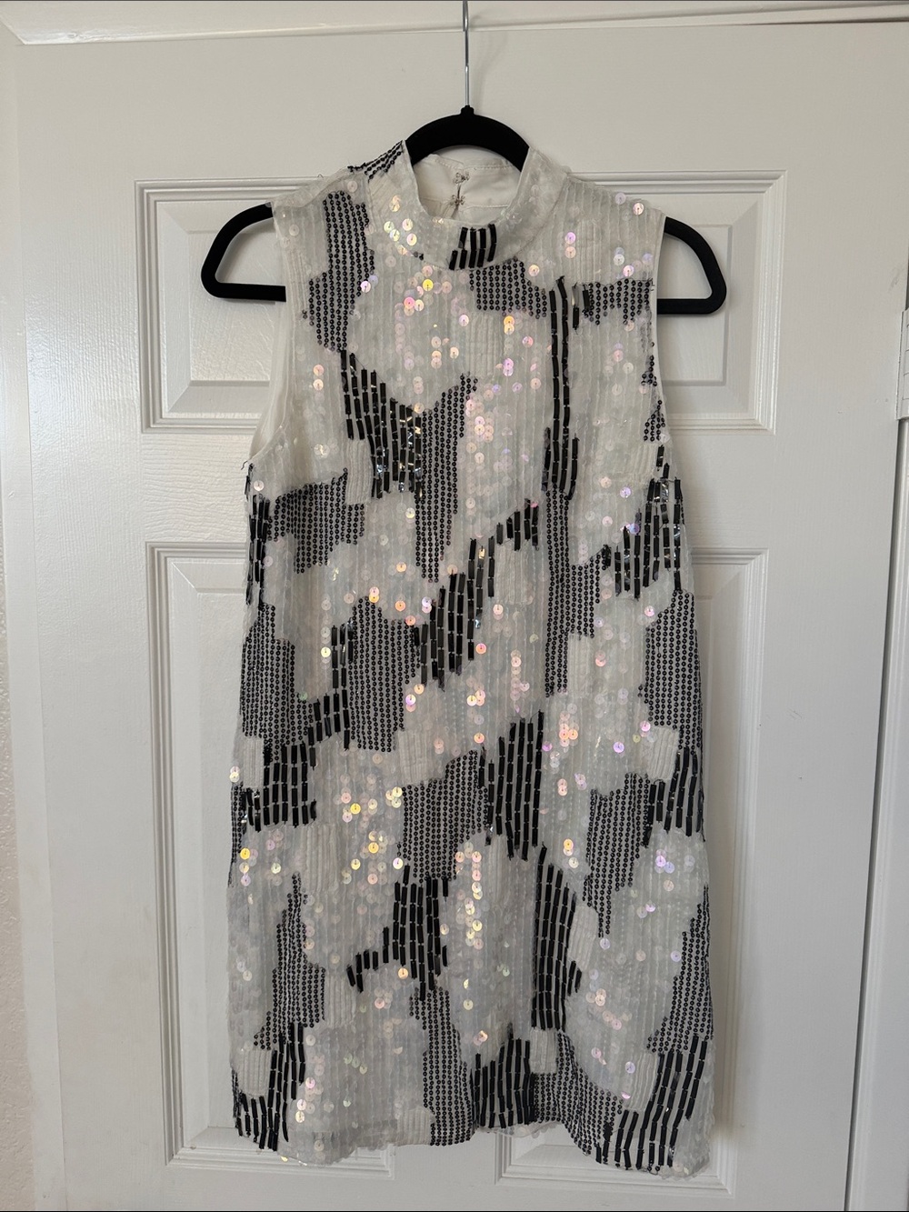 New French Connection Sequin Black & White Sleeveless Shift Dress, size 2